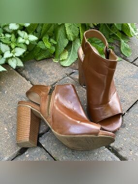 Fergalicious BRN Ankle Booties, 7.5 Summer Sale